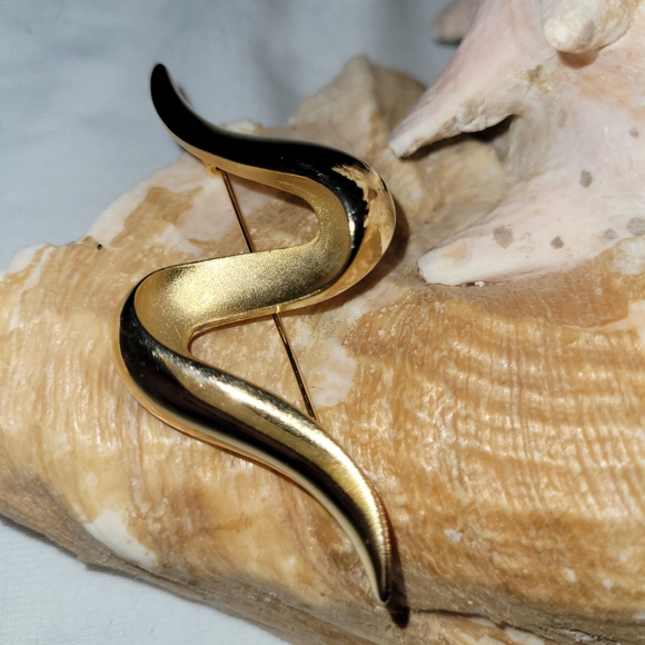 Brooche - Picture 2 of 3